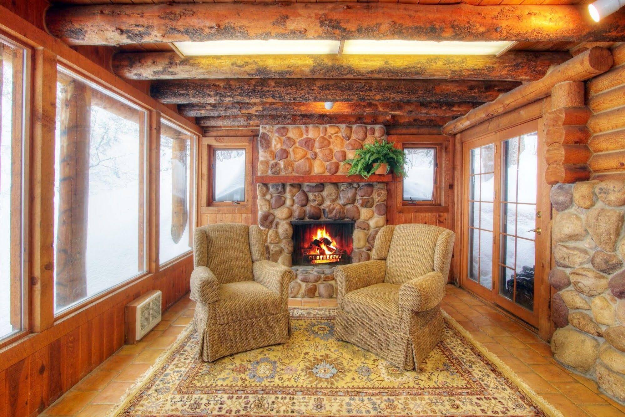Log Cabin On The Stream Sundance Extérieur photo