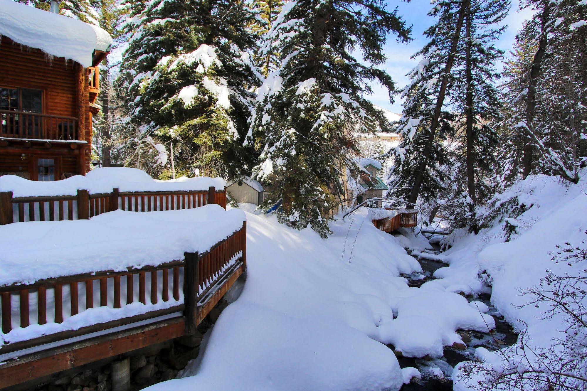 Log Cabin On The Stream Sundance Extérieur photo